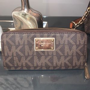 Michael kors wallet